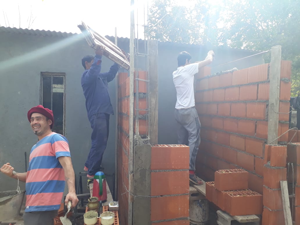 Caritas comenzó los baños del comedor "La Cachita" 1