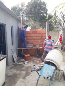Caritas comenzó los baños del comedor "La Cachita" 3 Caritas comenzó los baños del comedor "La Cachita" 3