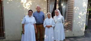 Donaciones de útiles escolares a hermanas Salesias 3