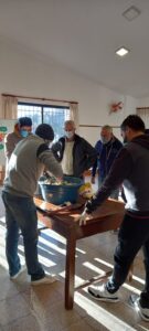 Loa madrugadores del Espiritu Santo junto a Caritas parroquial. 5 Loa madrugadores del Espiritu Santo junto a Caritas parroquial. 4