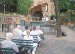 Peregrinación gruta Alta Gracia 2 Peregrinación gruta Alta Gracia 2